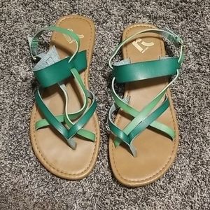 Report Sandals